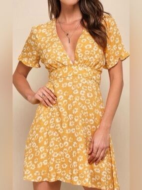 Lulu’s Yellow Floral V-Neck Tie-Waist Mini Dress